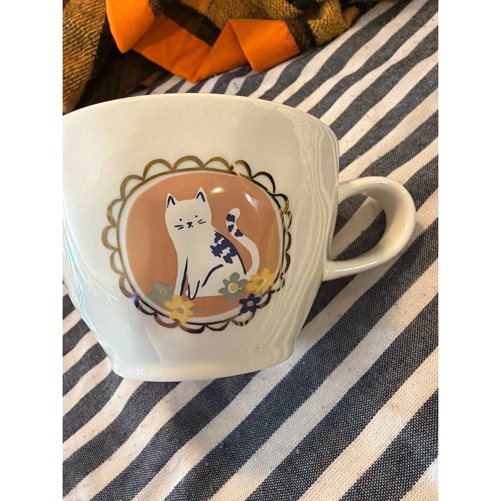 Threshold Cat Mom Stoneware Mug White Gold Scalloped Cat Illustration Coffee Cup